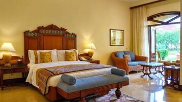 Garden View Suite - King Or Twin With Breakfast | Ropa de cama de alta calidad, camas Select Comfort y minibar