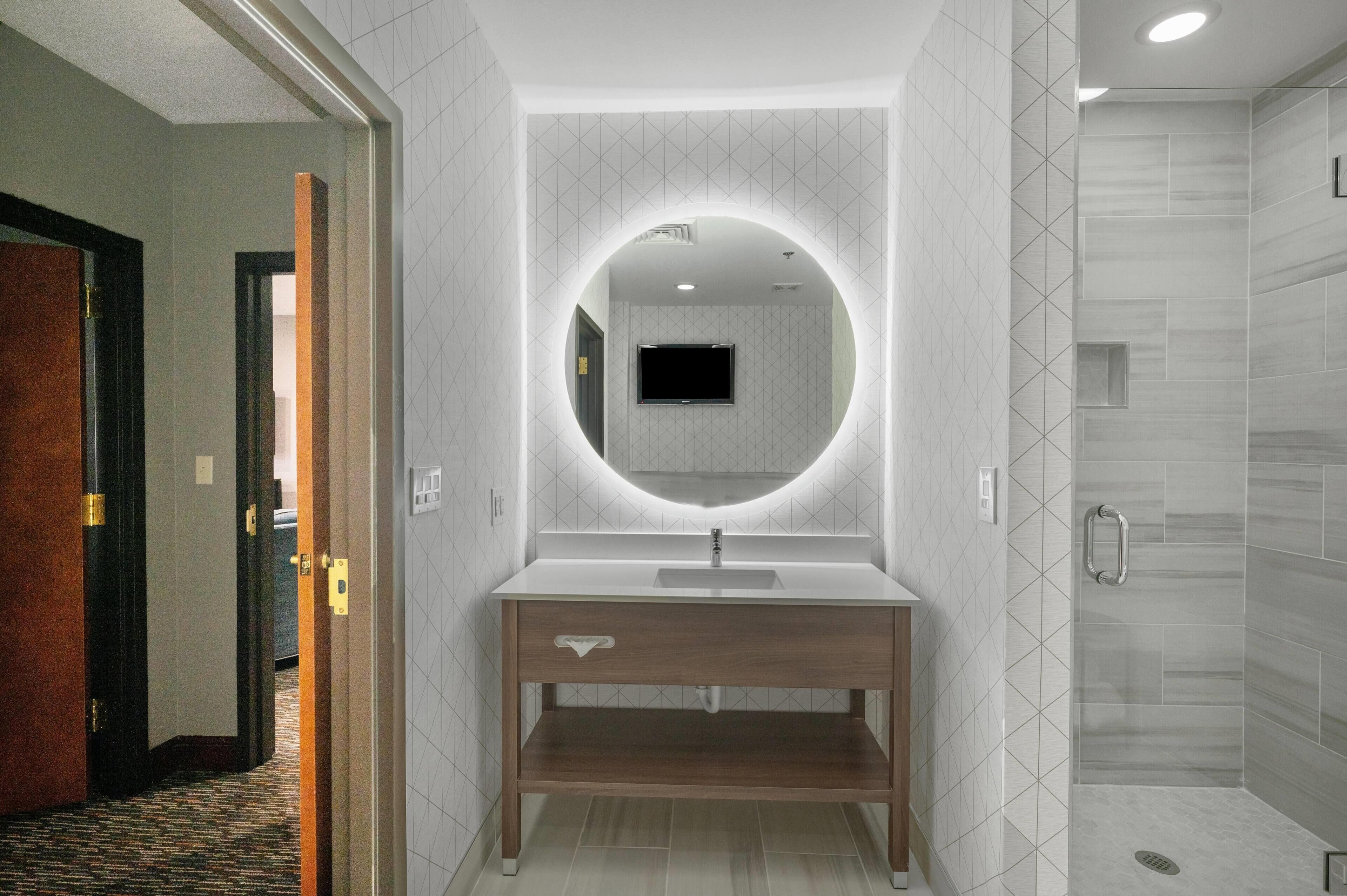 Deluxe-Suite, 1 King-Bett, Nichtraucher (One-Bedroom) | Hochwertige Bettwaren, Zimmersafe, Schreibtisch, Bügeleisen/Bügelbrett