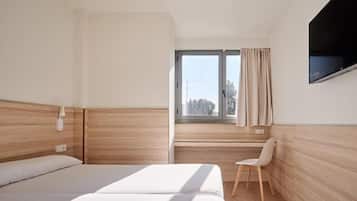 Escritorio, cortinas opacas, cunas gratuitas y camas supletorias