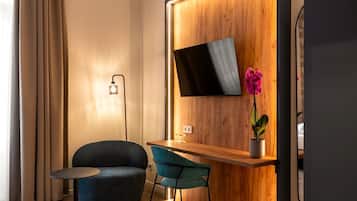 Cofres nos quartos, escrivaninha, Wi-Fi de cortesia, roupa de cama