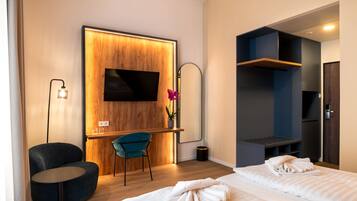 Cofres nos quartos, escrivaninha, Wi-Fi de cortesia, roupa de cama