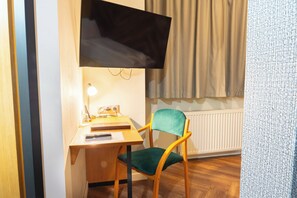 Standard Single Room, Courtyard View | In-room safe, desk, free WiFi, bed sheets - Pilvax Hotel Budapest (Budapest)