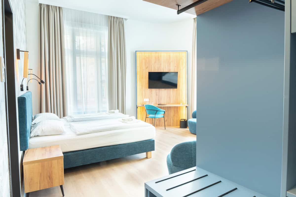 Deluxe Room | In-room safe, desk, free WiFi, bed sheets