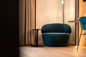 Caja de seguridad en la habitación, escritorio y wifi gratis 