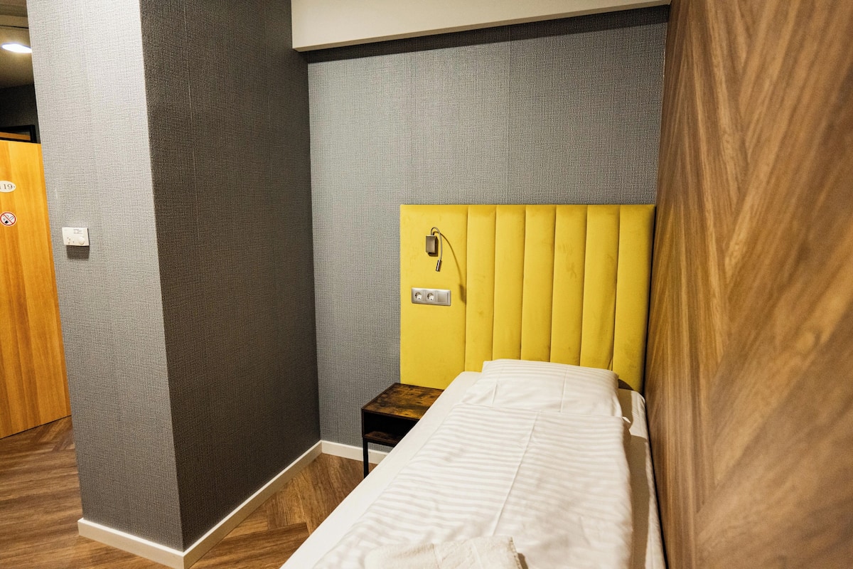 Standard Single Room, Courtyard View | In-room safe, desk, free WiFi, bed sheets