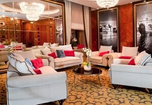 Bar-salon dans le hall