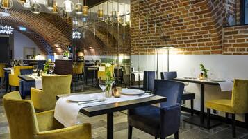 Se sirven desayunos, comidas, cenas y cocina polaca