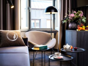 Deluxe Room | In-room dining