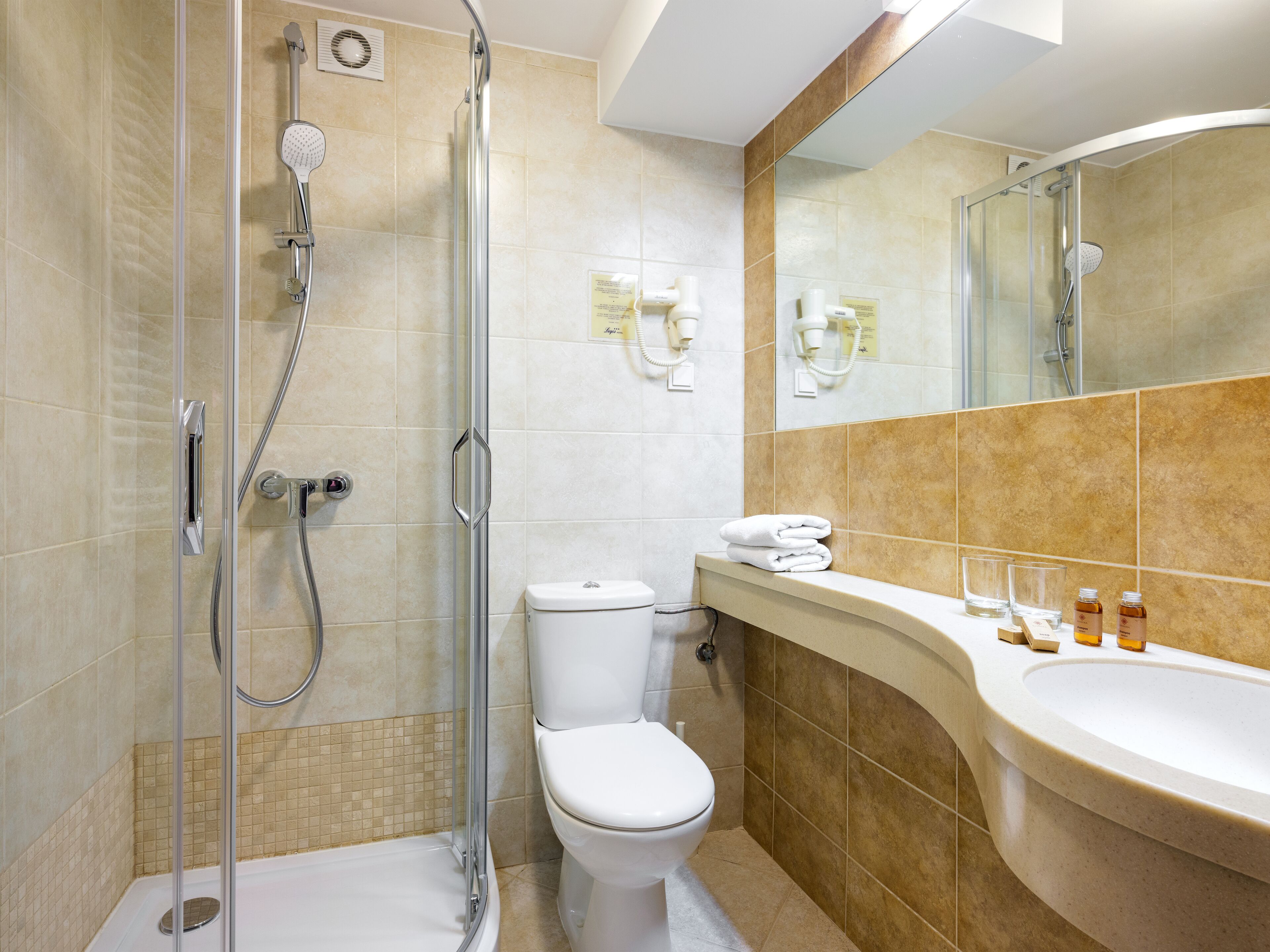 shower, free toiletries, hair dryer, towels