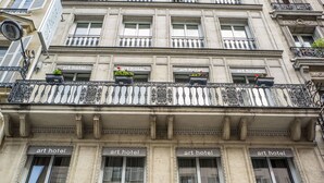 A multi-story building with 'art hotel' signage on the facade. - Art Hotel (Paris)