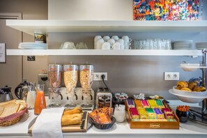 Frokostbuffé hver dag (mot et tillegg)