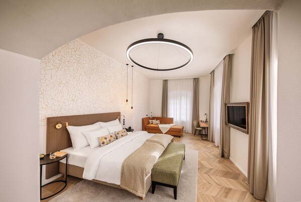 1 bedroom, minibar, in-room safe, desk