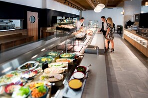 Petit déjeuner buffet (400 CZK par personne)