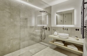 Bathroom shower - Hotel OLDINN (Cesky Krumlov)