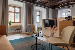 Suite Deluxe | Minibar, coffre-fort, bureau