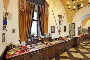 Daily buffet breakfast (CZK 400 per person)