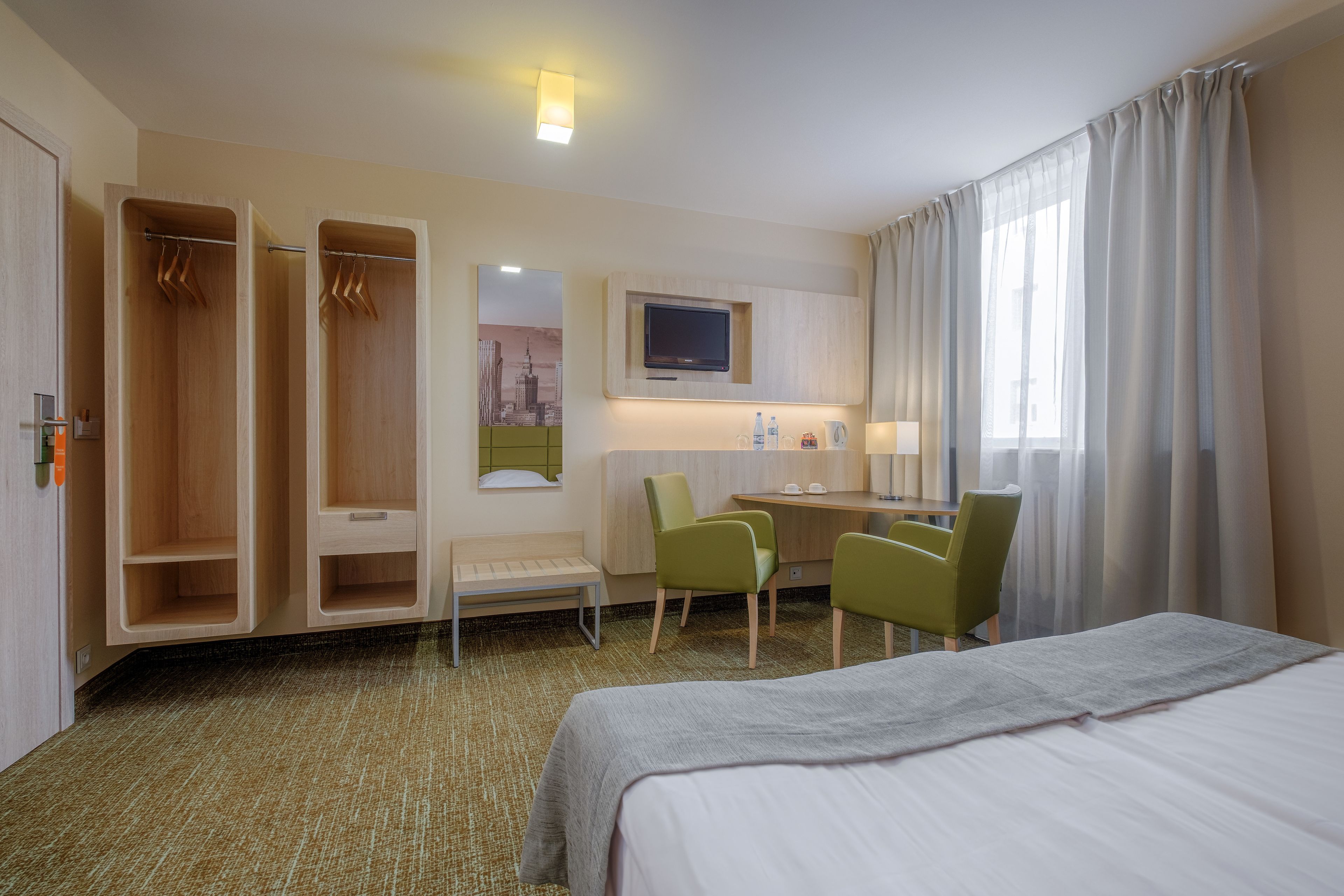 尊荣双人房 | 办公桌、免费 WiFi、床单