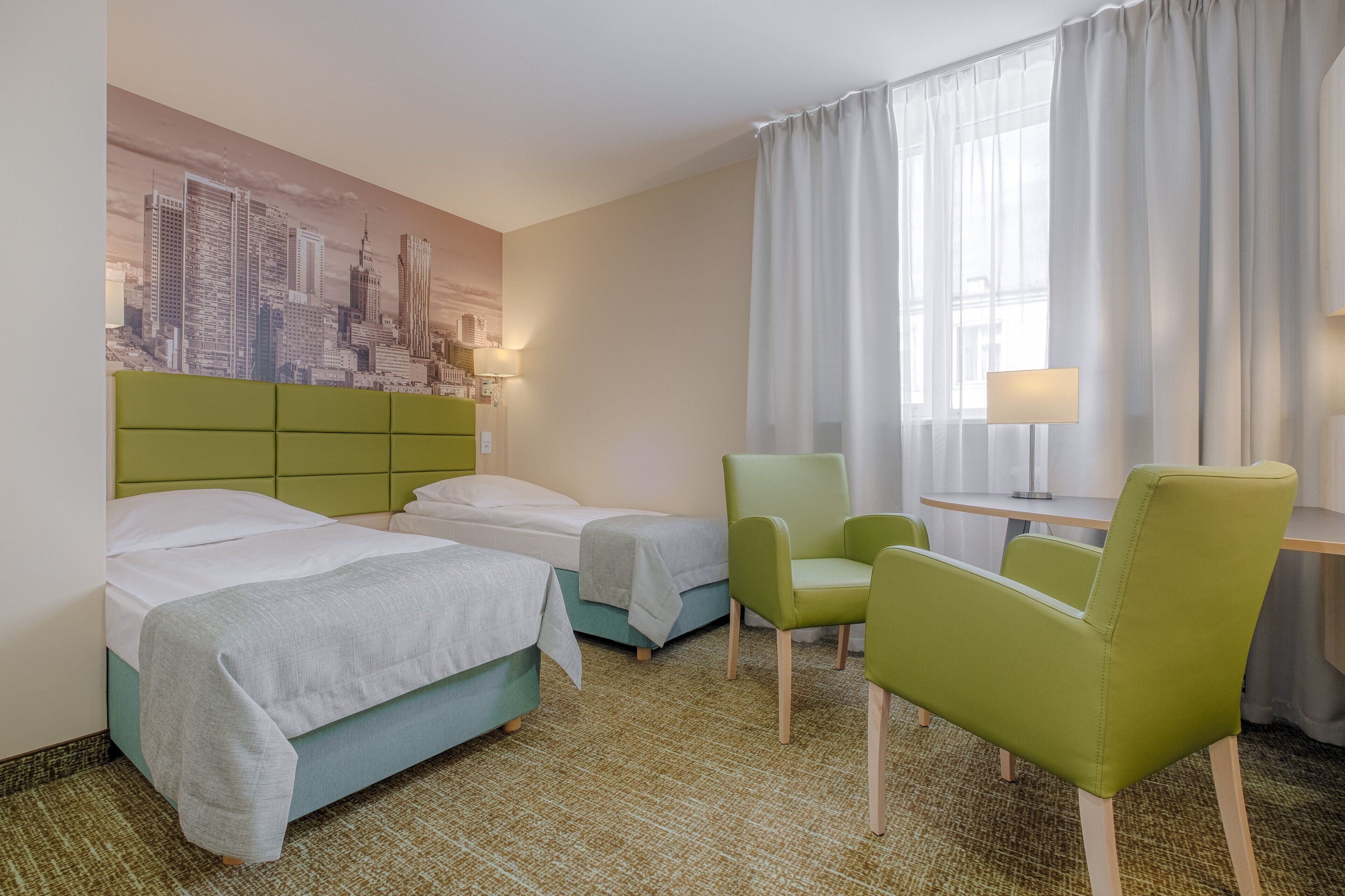 Meja kerja, Wi-Fi gratis, dan seprai linen