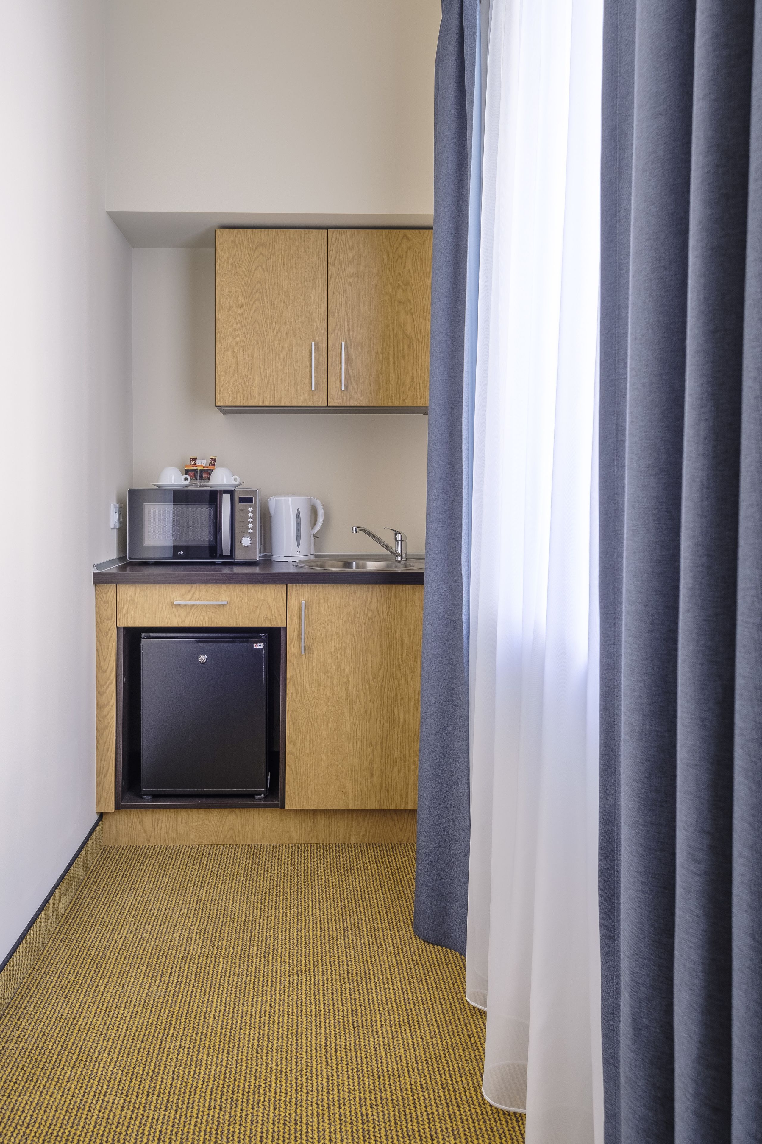superior double or twin room, annex building (no elevator) | private kitchenette | fridge, coffee/tea maker, electric kettle