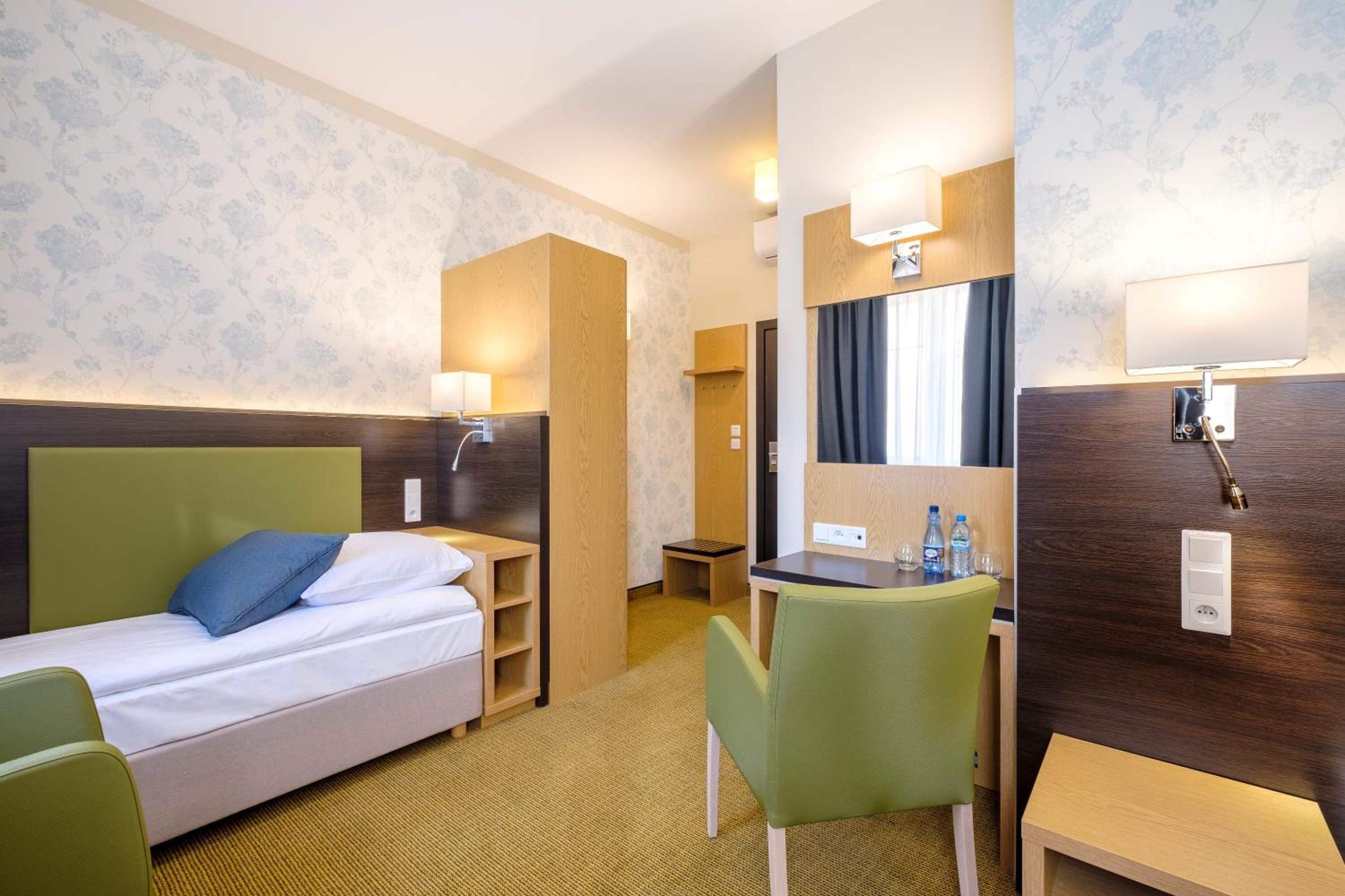 single room, annex building (no elevator) | desk, free wifi, bed sheets