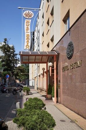 Property entrance - Hotel Reytan (Warsaw)