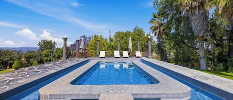 Outdoor pool, sun loungers