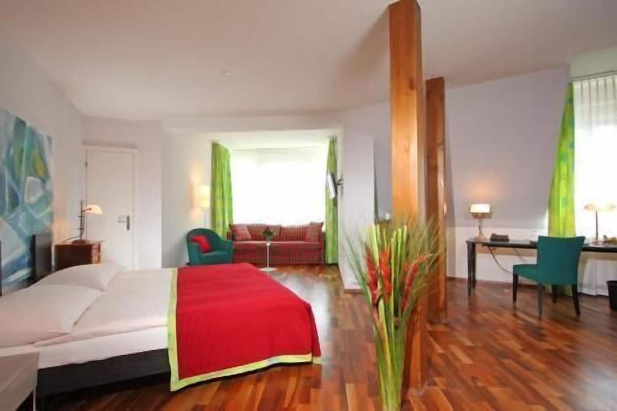 In-room safe, desk, free WiFi, bed sheets