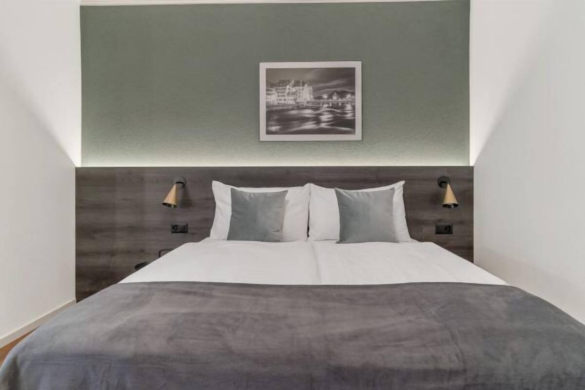 Coffres-forts dans les chambres, bureau, Wi-Fi gratuit, draps fournis