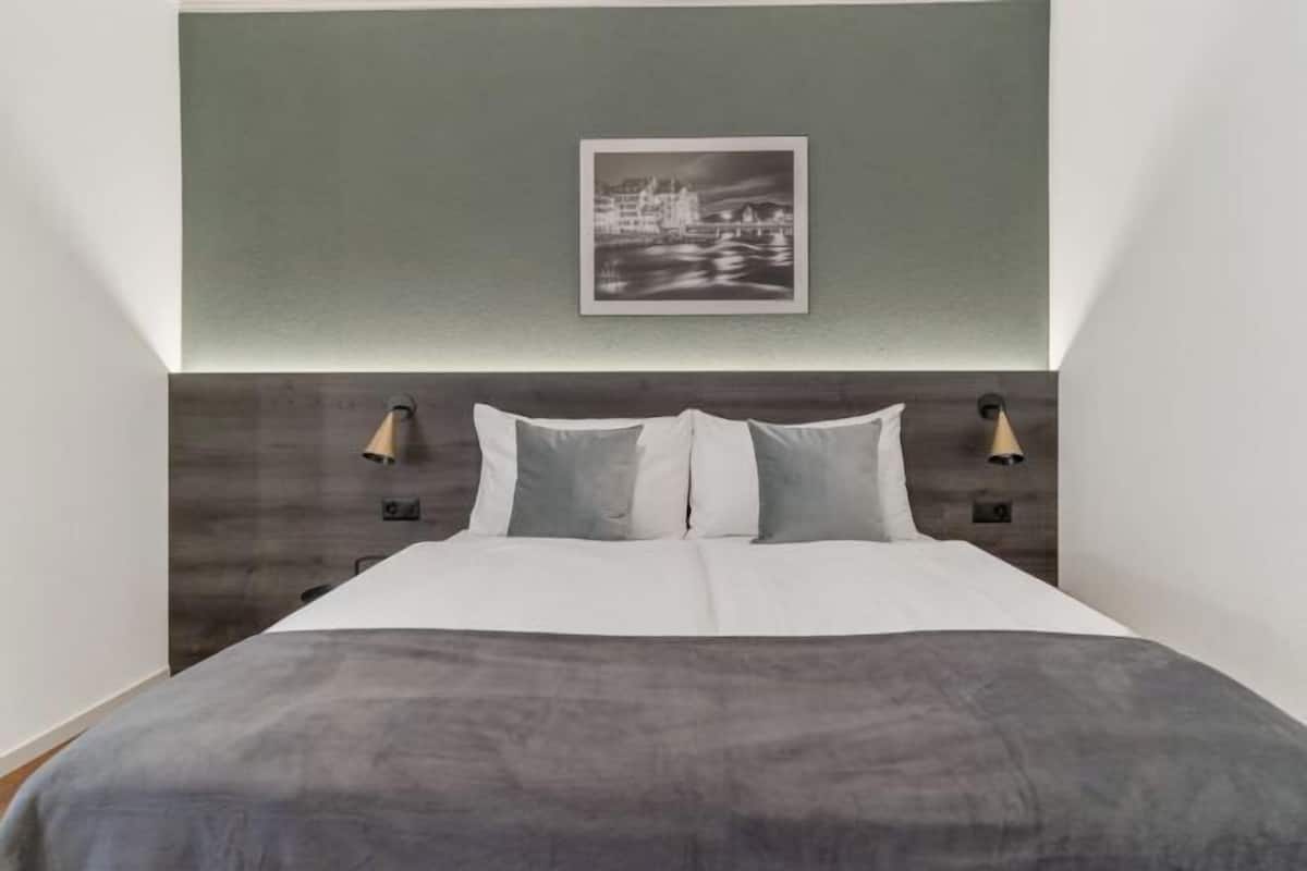 1 bedroom, in-room safe, desk, free WiFi