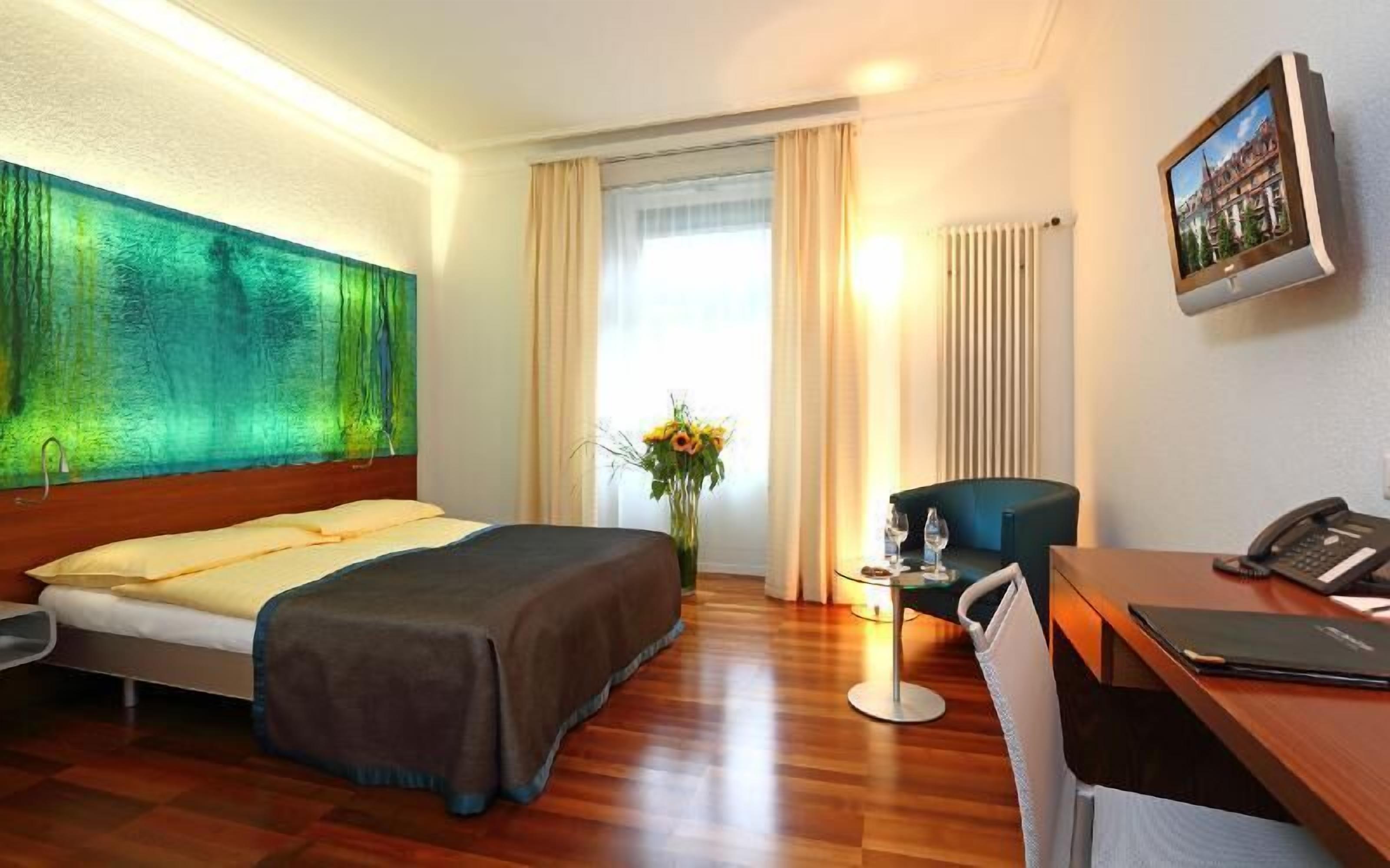 In-room safe, desk, free WiFi, bed sheets