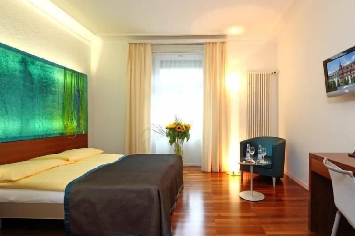 In-room safe, desk, free WiFi, bed sheets