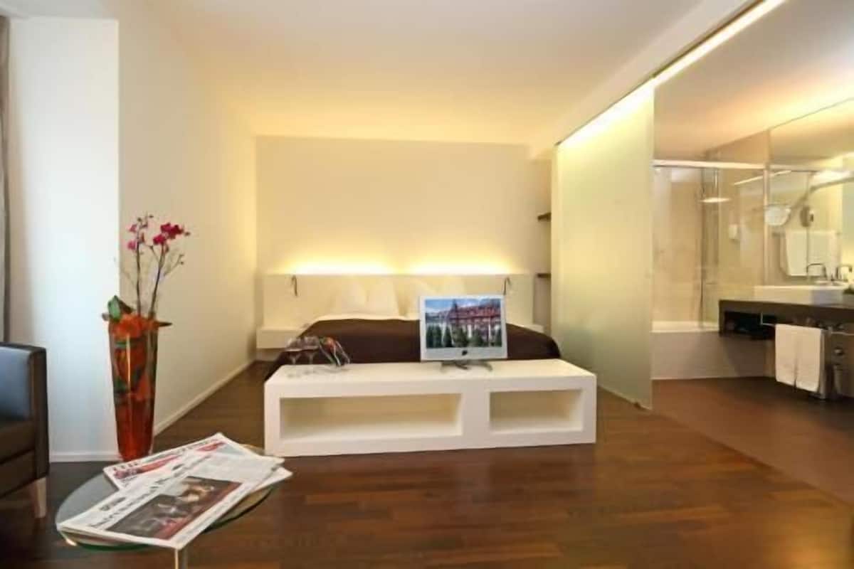 In-room safe, desk, free WiFi, bed sheets