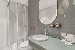 Free toiletries, towels, toilet paper - Waldstaetterhof Swiss Quality Hotel (Lucerne)