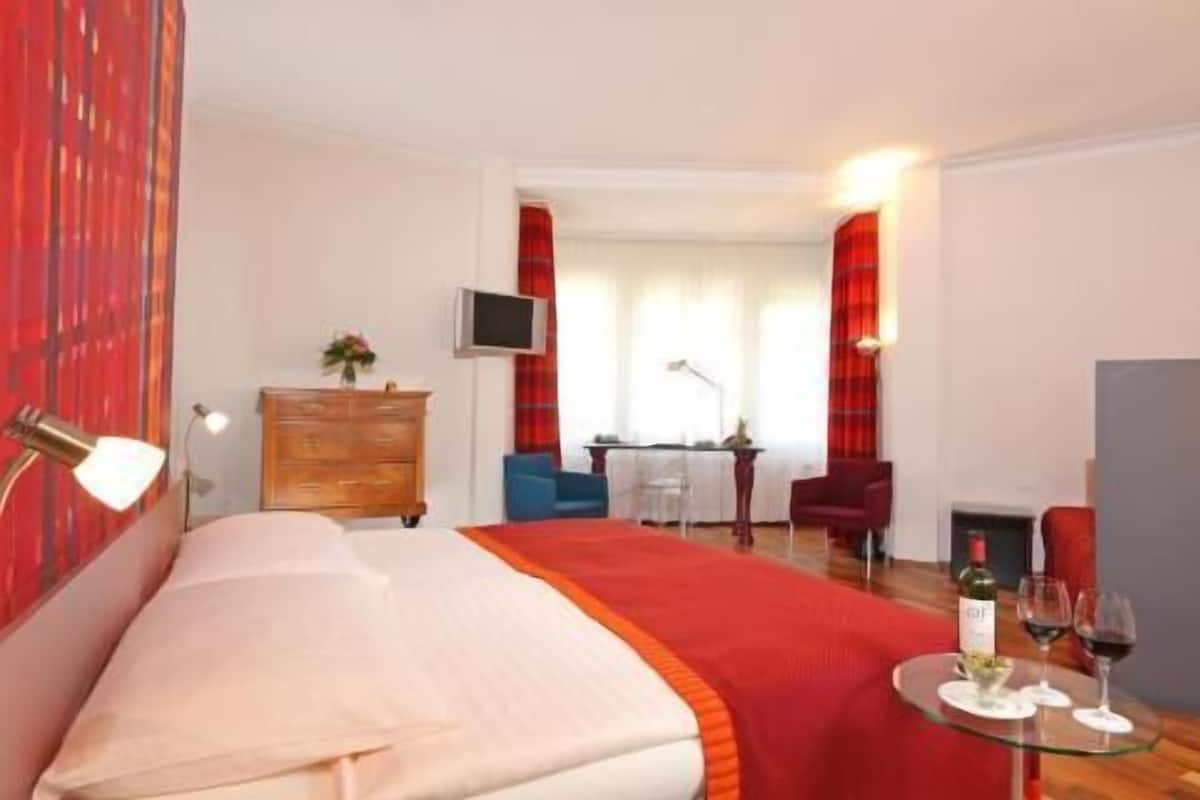 In-room safe, desk, free WiFi, bed sheets