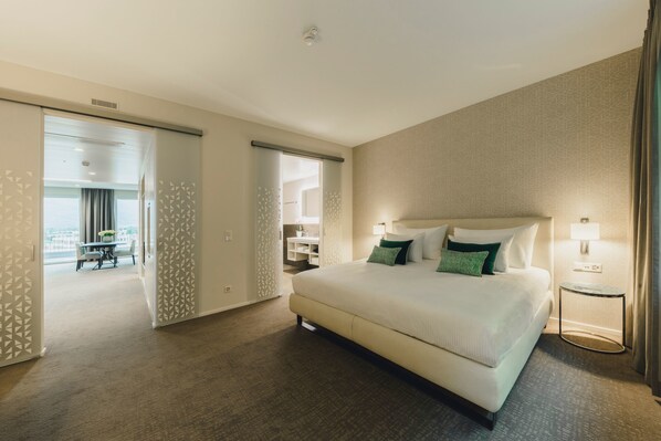 Executive Suite (Boutique) | Premium bedding, down duvets, minibar, in-room safe