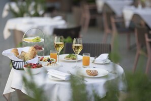 Breakfast served, local and international cuisine, al fresco dining 