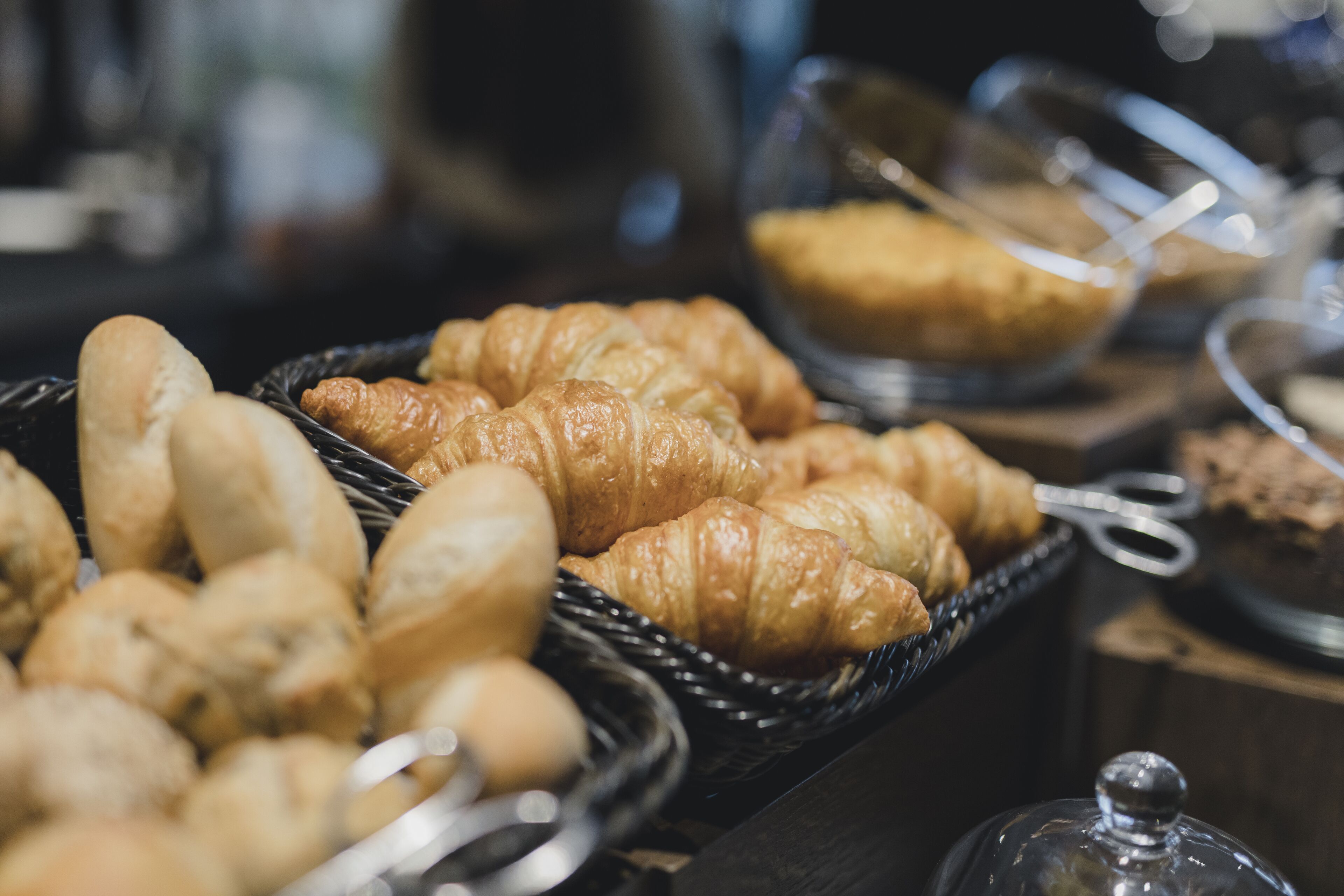 Café da manhã com buffet grátis todos os dias