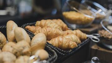 Café da manhã com buffet grátis todos os dias