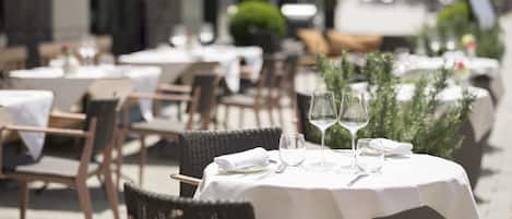 Breakfast served, local and international cuisine, alfresco dining
