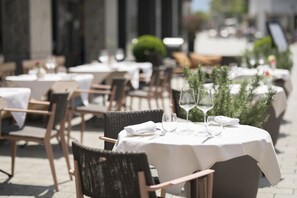 Breakfast served, local and international cuisine, al fresco dining 