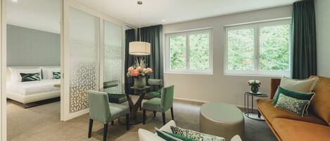 尊榮套房 (Boutique) | 高級寢具、羽絨被、迷你吧、客房內保險箱