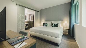 1 bedroom, premium bedding, down duvets, minibar