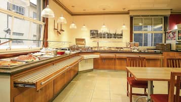 Daily buffet breakfast (BRL 48 per person)