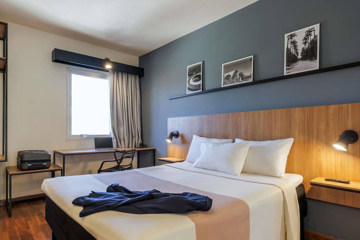 Superior-huone, 1 parisänky | Minibaari, tallelokero huoneessa, työpöytä, pimennysverhot