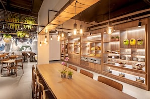 Phục vụ bữa sáng, bữa trưa, bữa tối, món ăn Brazil