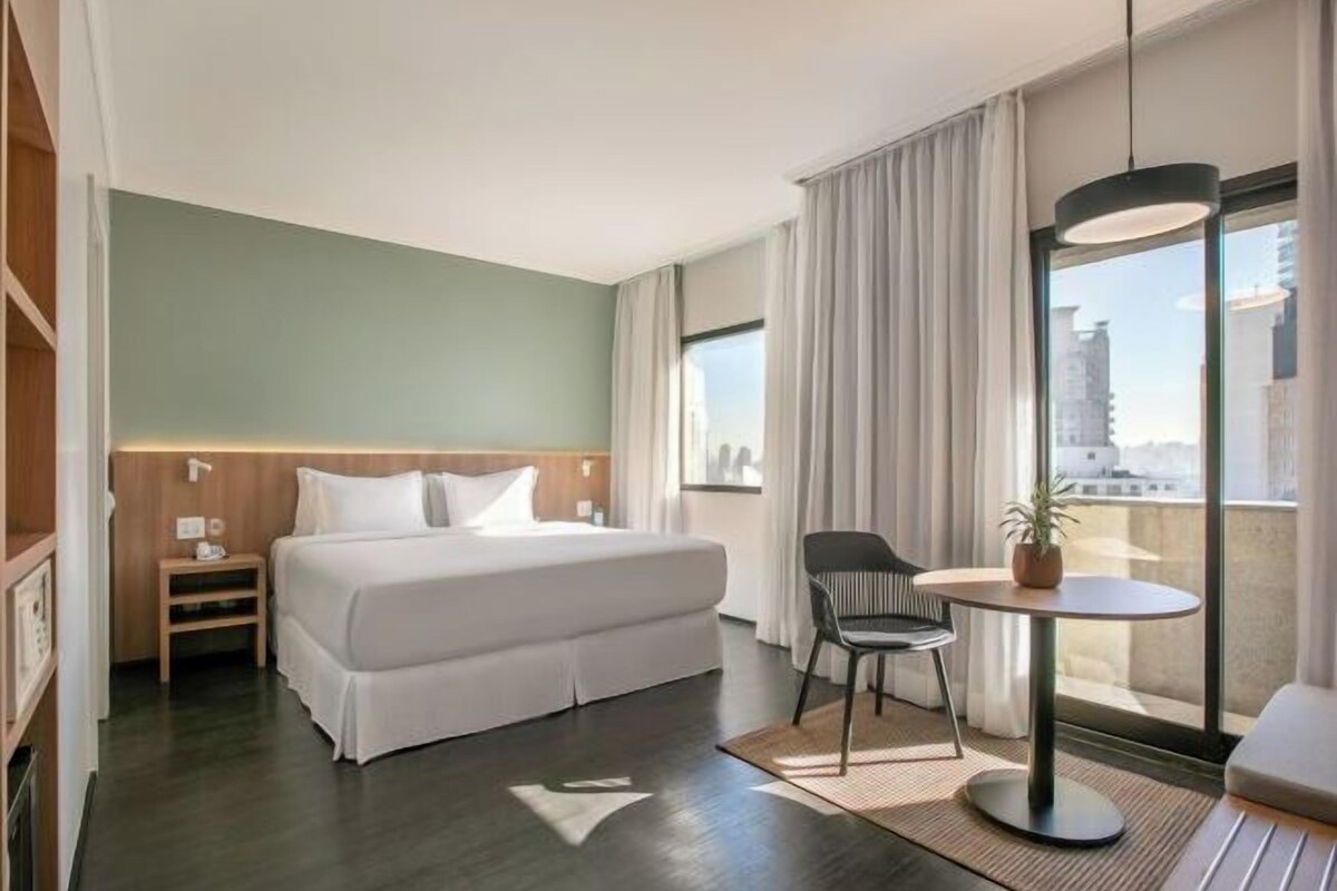 Hochwertige Bettwaren, Minibar (mit einigen kostenlosen Artikeln)