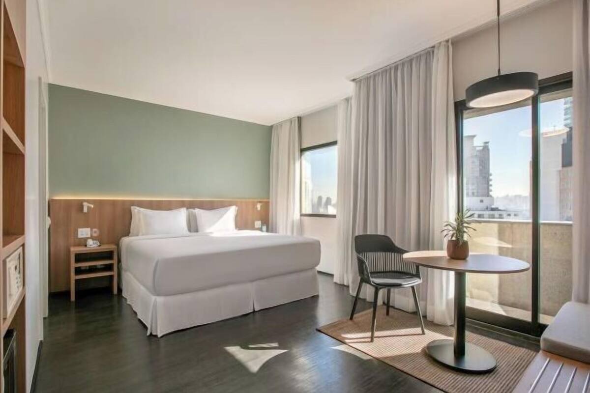 Premium bedding, free minibar items, in-room safe, desk