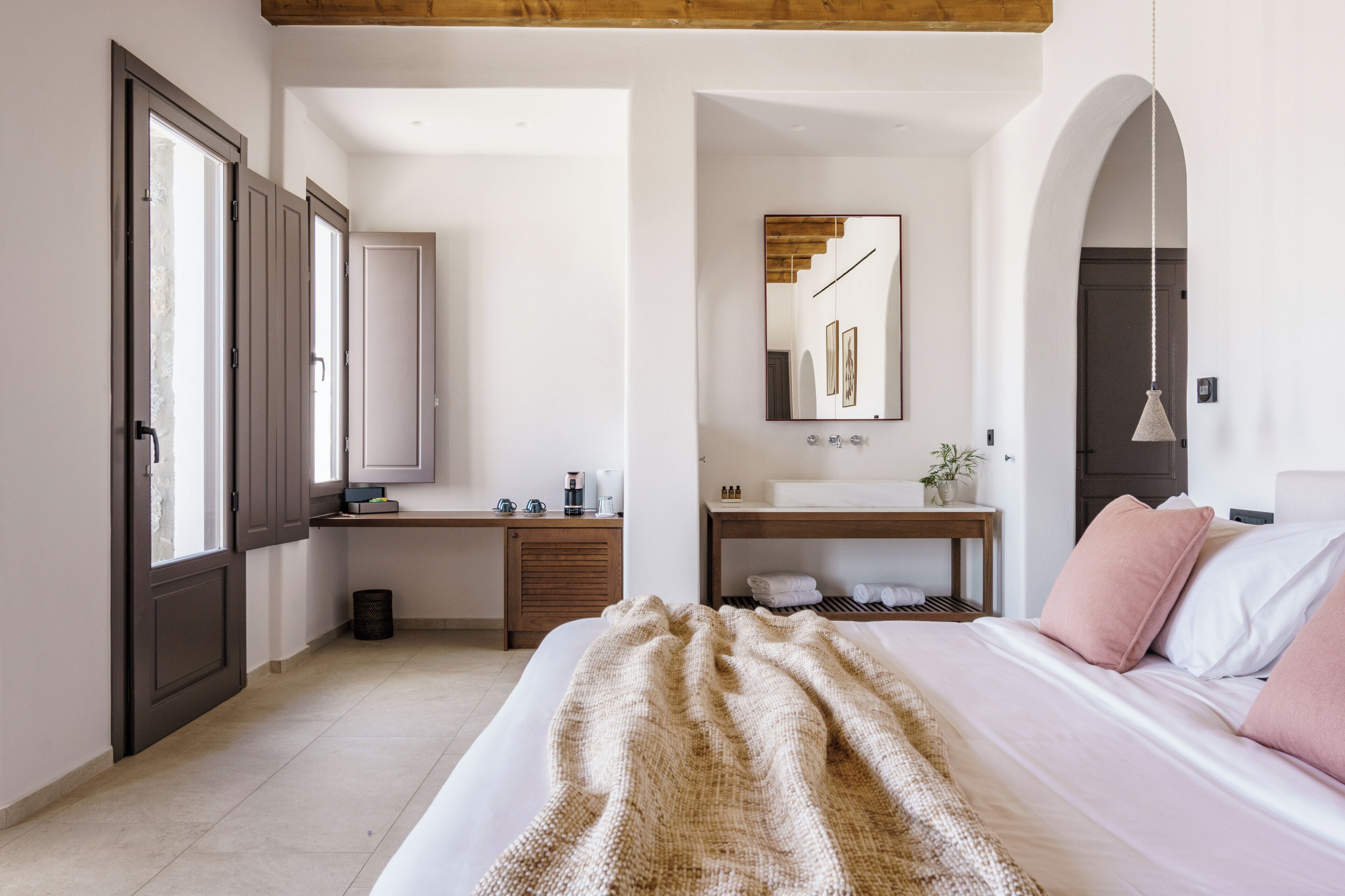 junior studio suite | 1 bedroom, in-room safe, soundproofing, free wifi