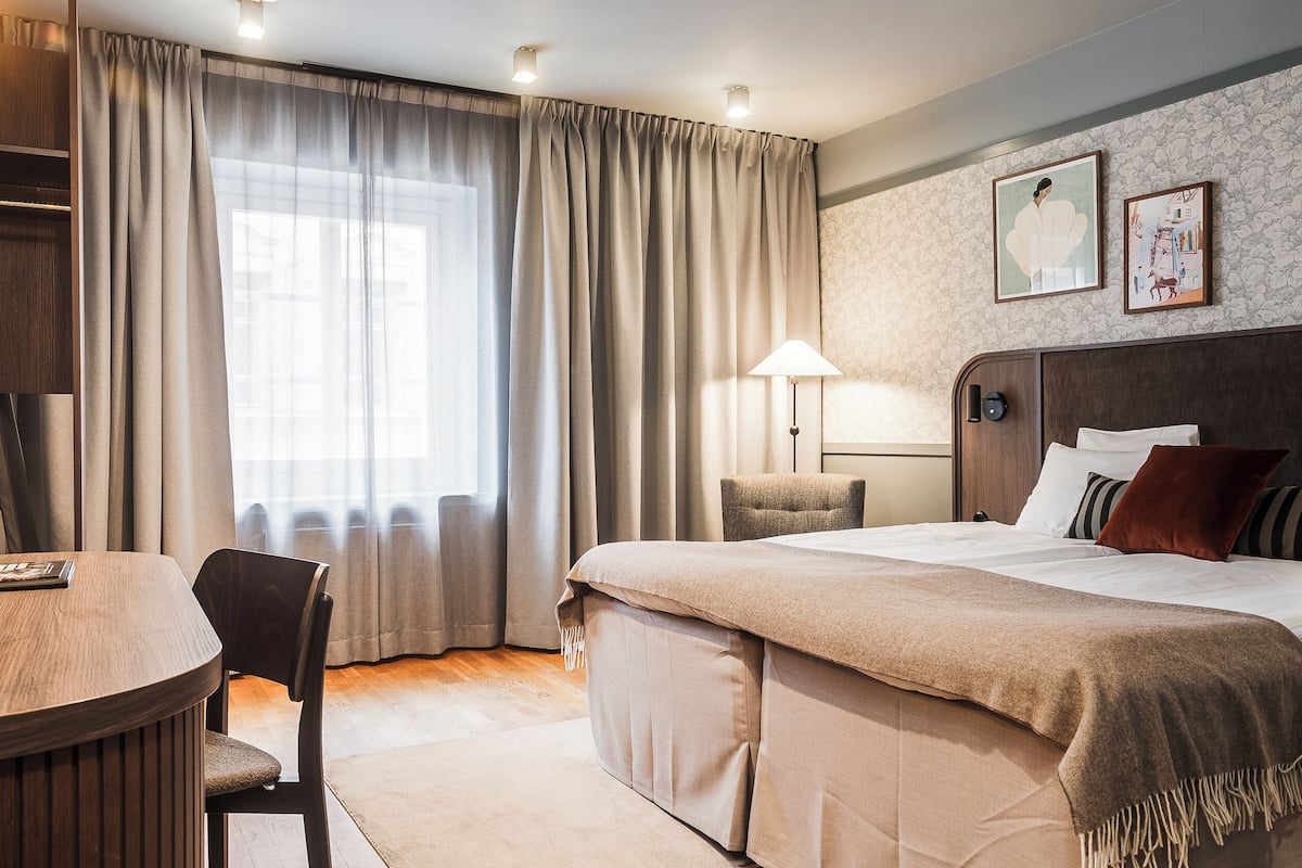 standard room, 2 single beds | premium bedding, desk, laptop workspace, iron/ironing board