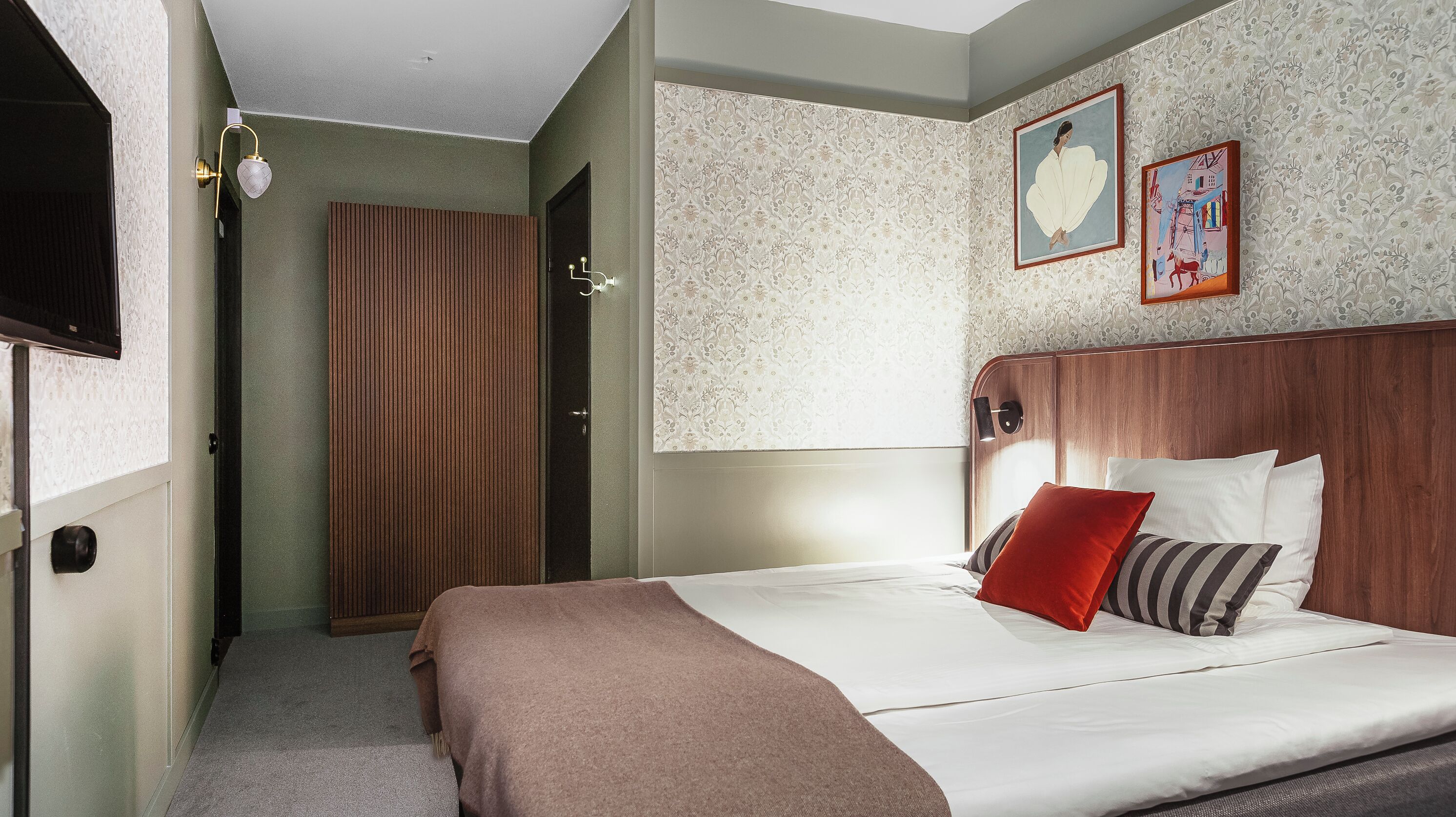 高档床上用品、办公桌、笔记本电脑工作区、熨斗/熨衣板